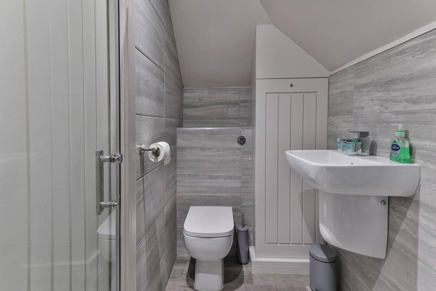שפילד Newly Renovated 3 Bed 2 Bath Apartment & Parking מראה חיצוני תמונה