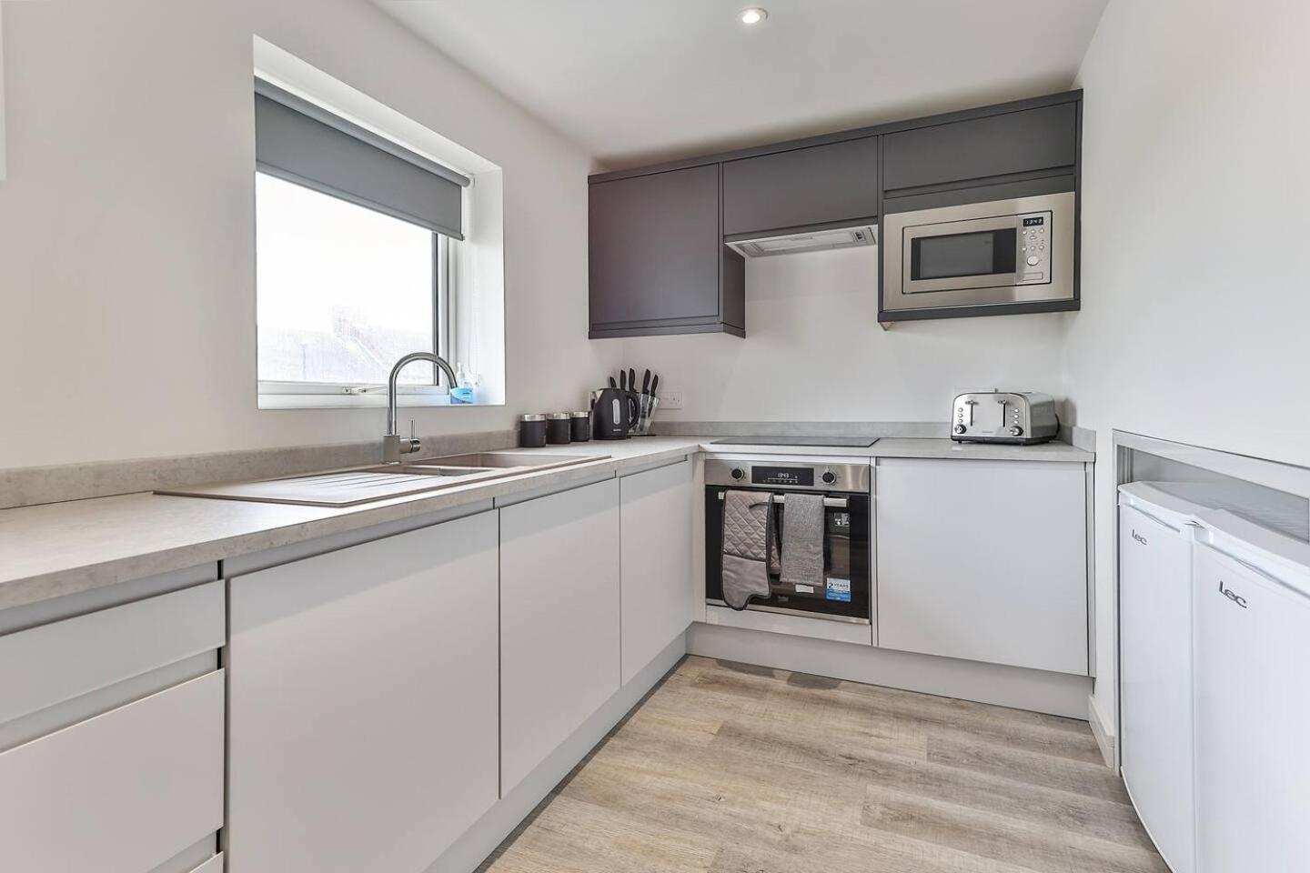 שפילד Newly Renovated 3 Bed 2 Bath Apartment & Parking מראה חיצוני תמונה