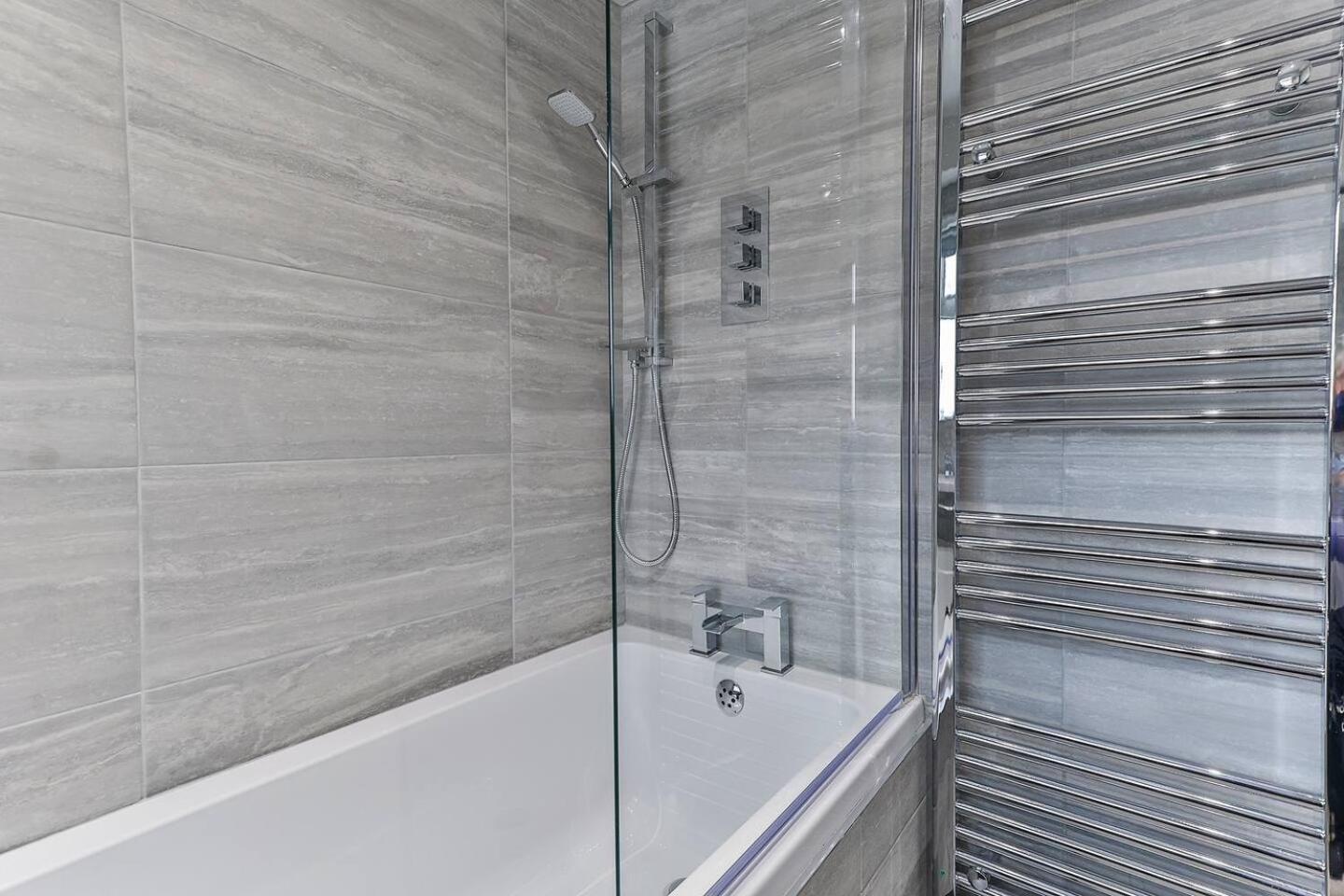 שפילד Newly Renovated 3 Bed 2 Bath Apartment & Parking מראה חיצוני תמונה